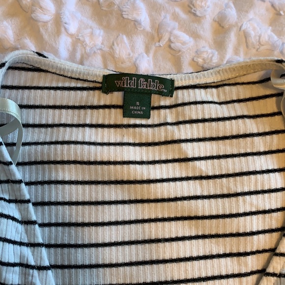 White and black striped wrap shirt - Picture 3 of 3